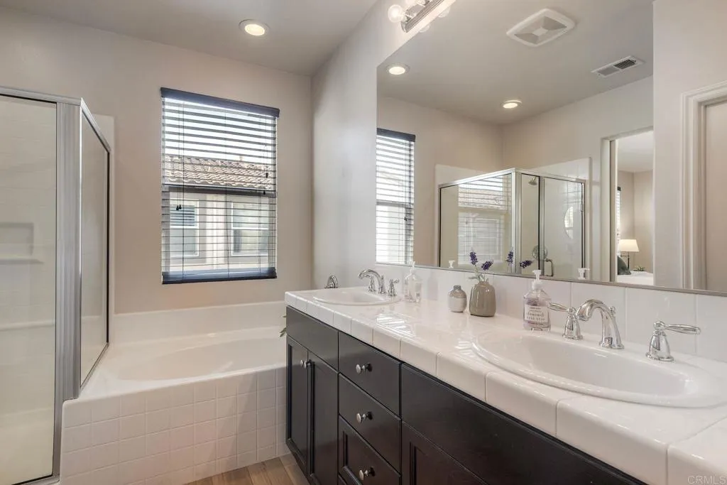 2434 Sentinel Ln