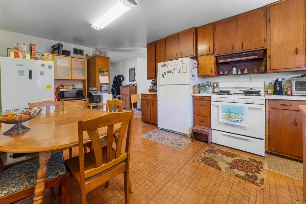 3231 Roberta Lane