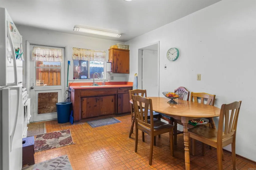 3231 Roberta Lane