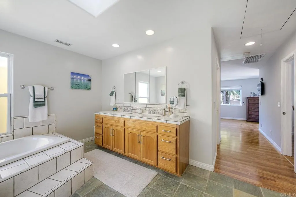 4876 Park Dr.