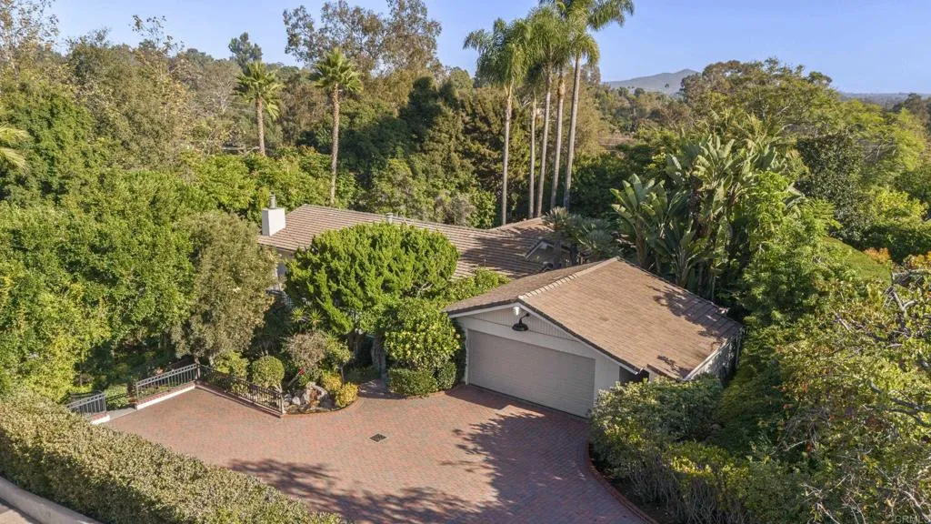 6147 Camino Selva