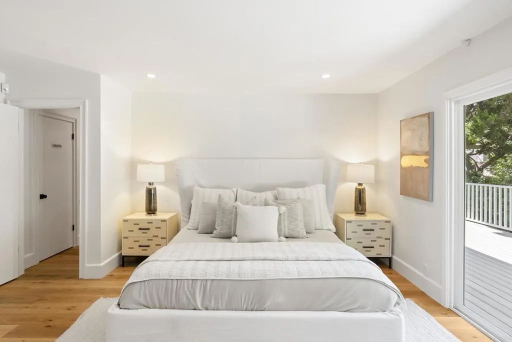 6147 Camino Selva