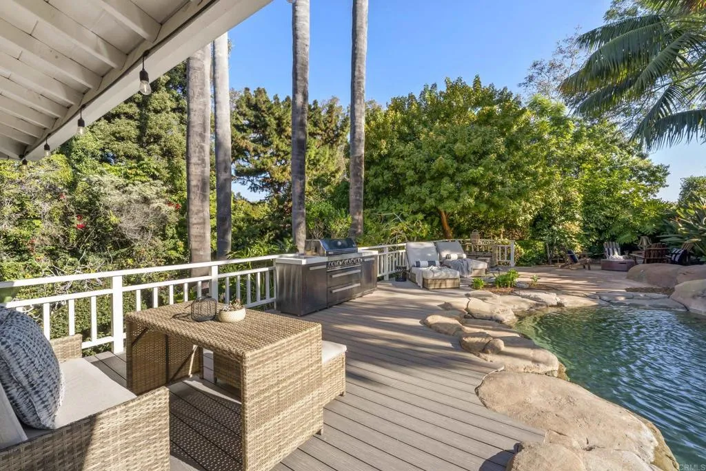 6147 Camino Selva