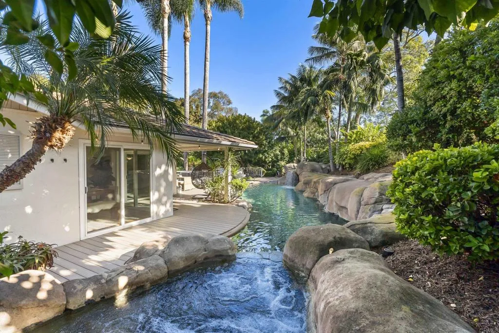 6147 Camino Selva