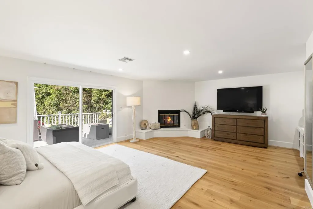 6147 Camino Selva
