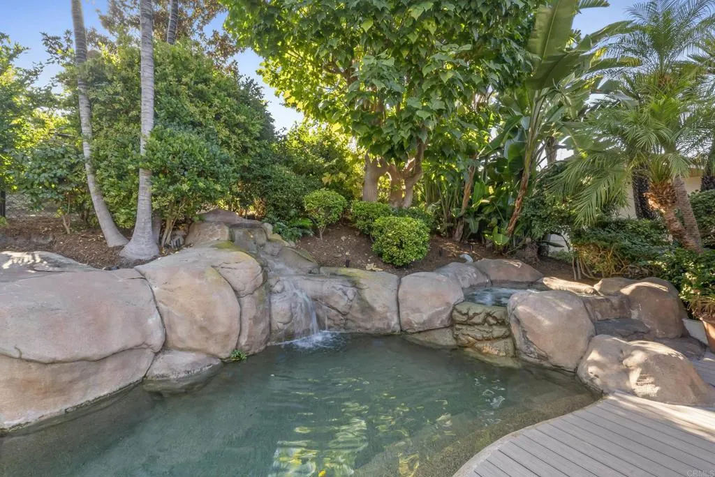 6147 Camino Selva