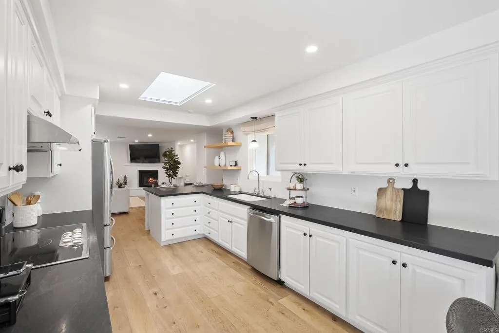 6147 Camino Selva