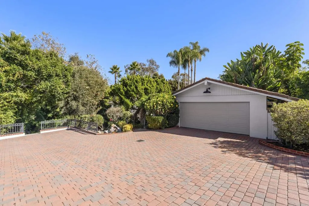 6147 Camino Selva