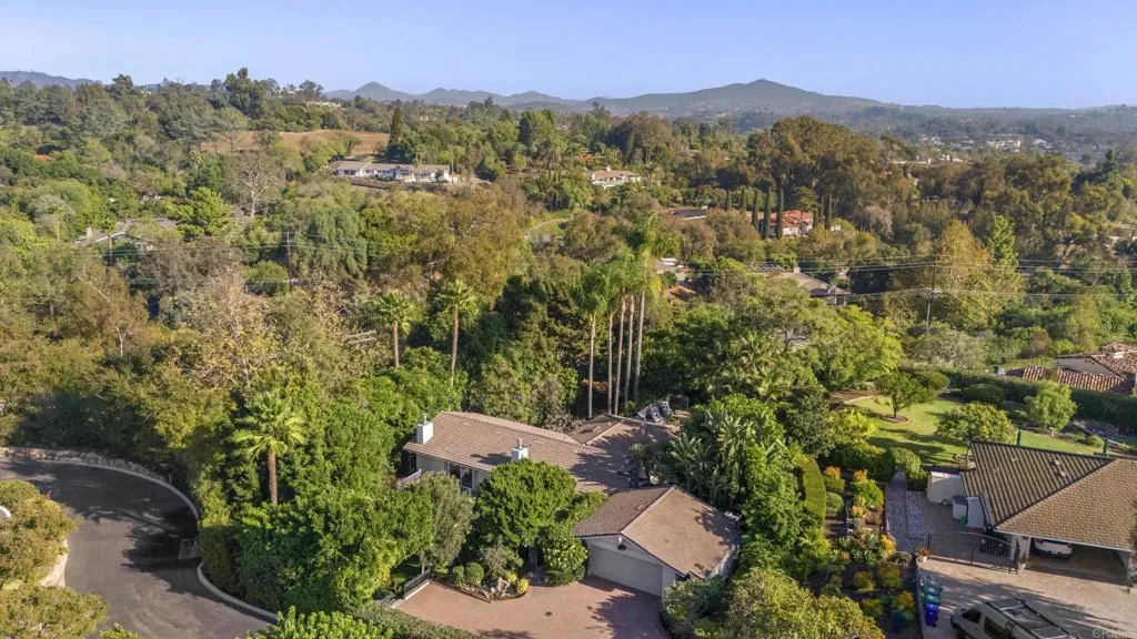 6147 Camino Selva