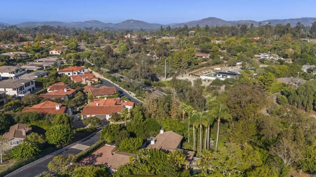 6147 Camino Selva