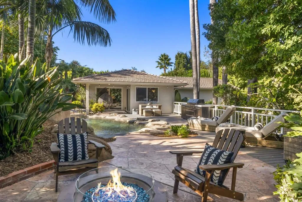 6147 Camino Selva