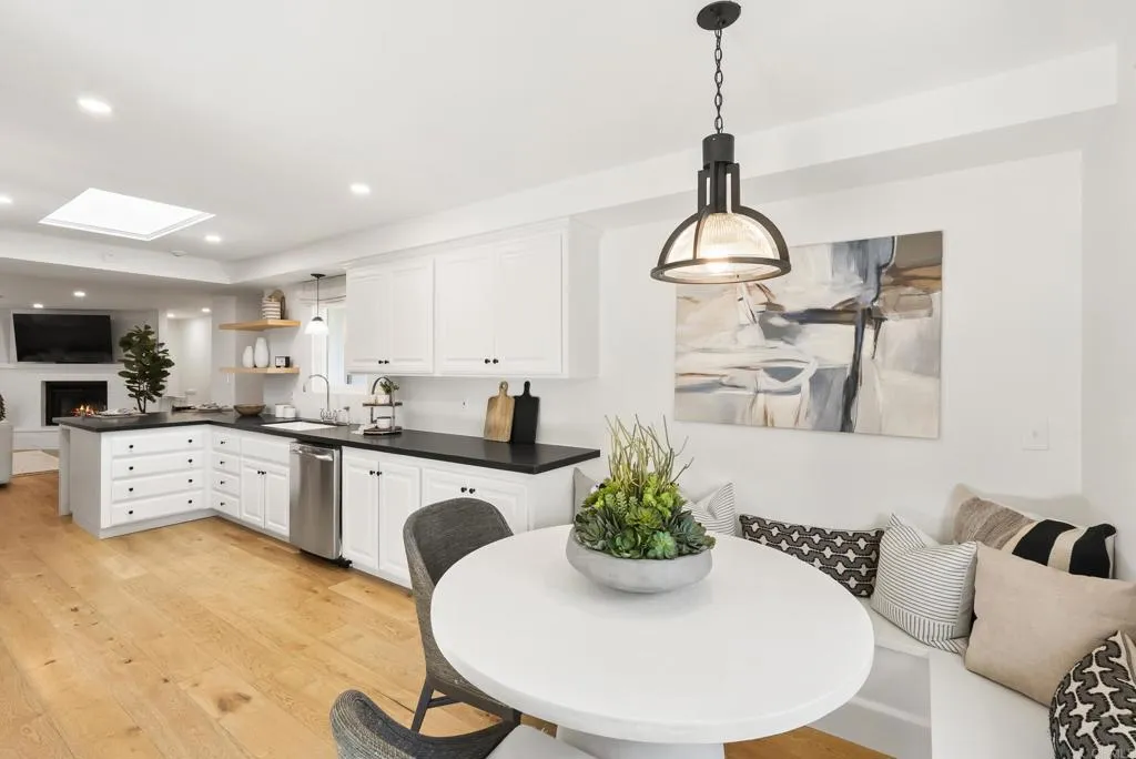 6147 Camino Selva