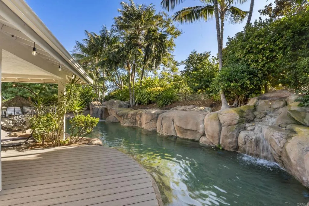 6147 Camino Selva