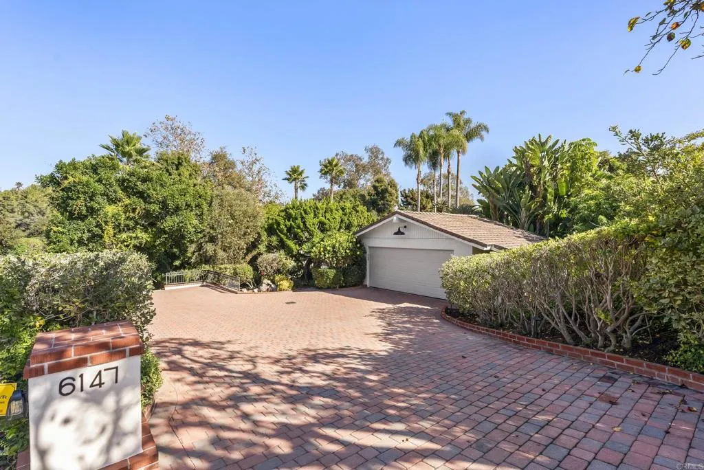 6147 Camino Selva
