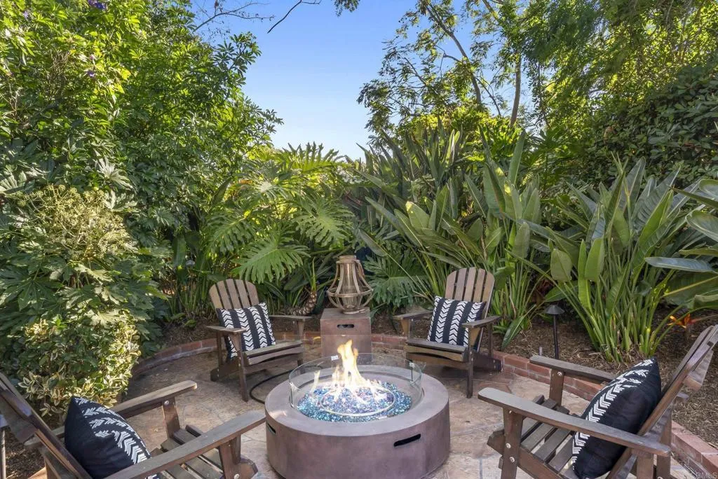 6147 Camino Selva
