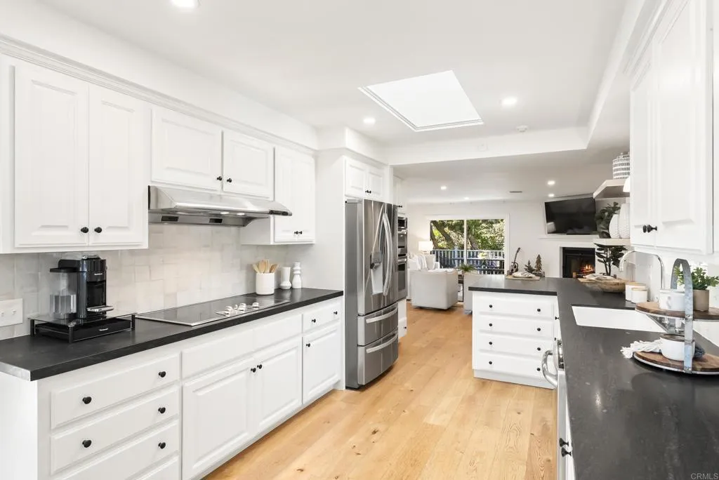 6147 Camino Selva