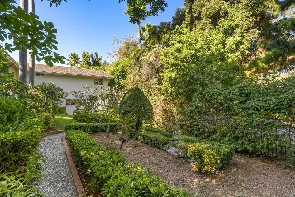 6147 Camino Selva