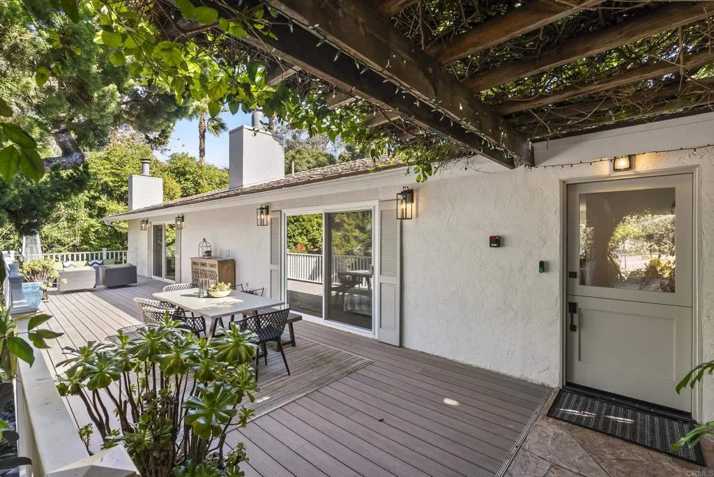 6147 Camino Selva