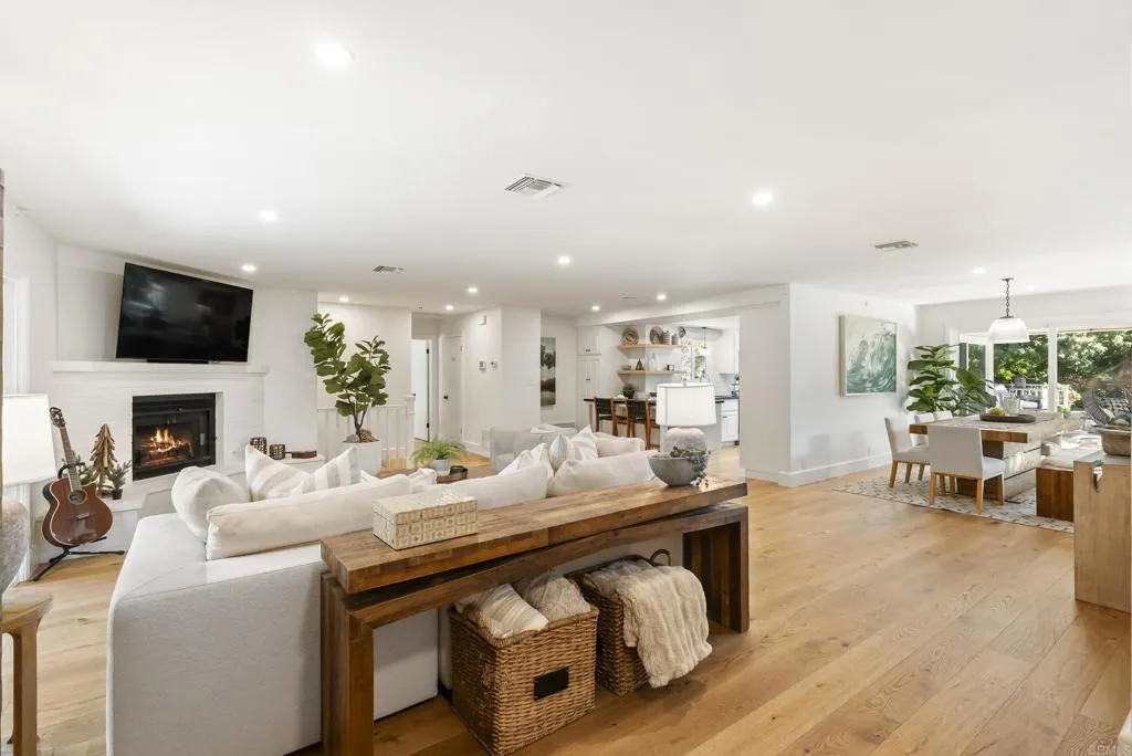 6147 Camino Selva