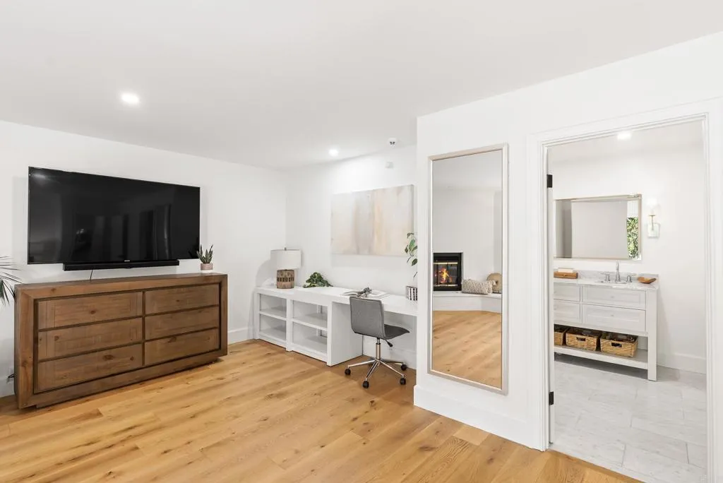 6147 Camino Selva