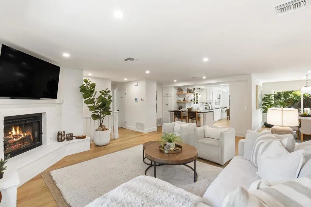 6147 Camino Selva