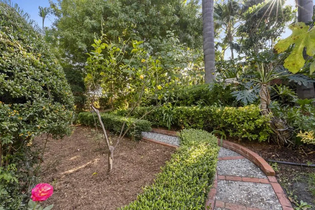6147 Camino Selva