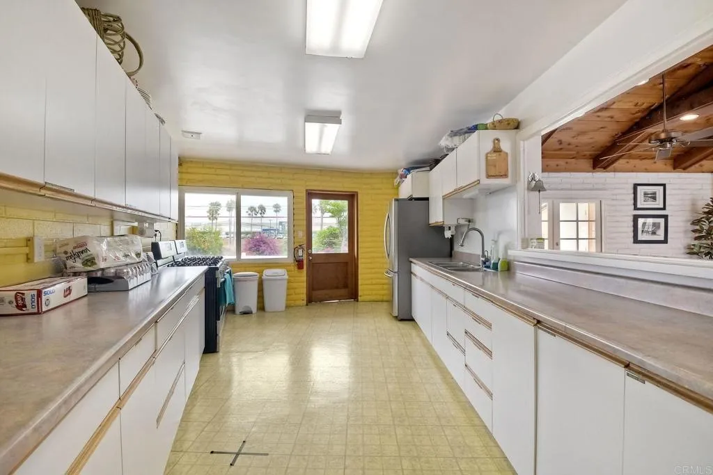 6494 Friendly Place