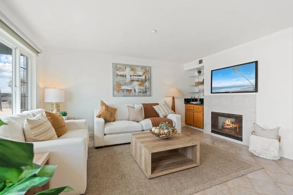 400 N The Strand Unit 27