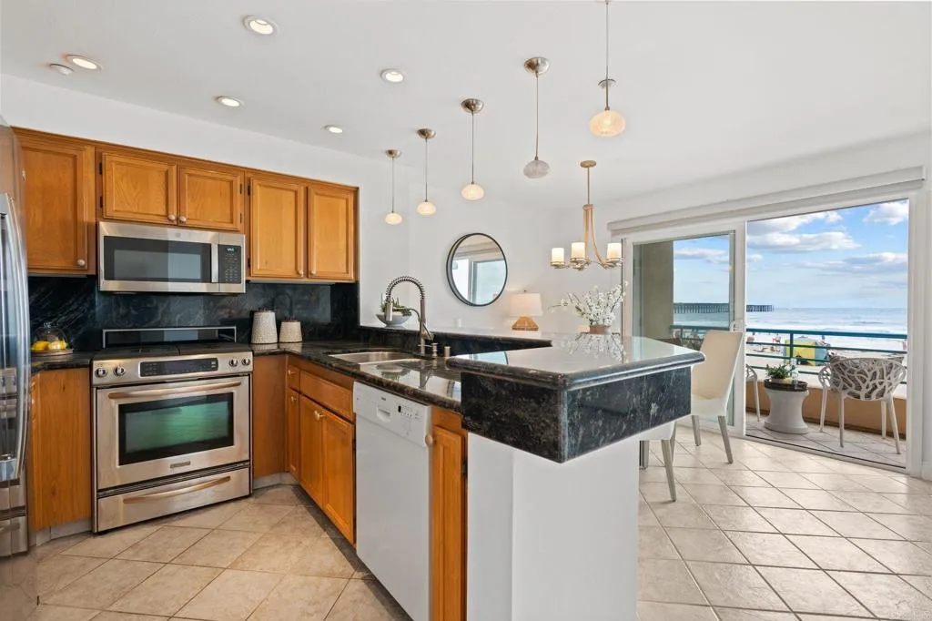 400 N The Strand Unit 27