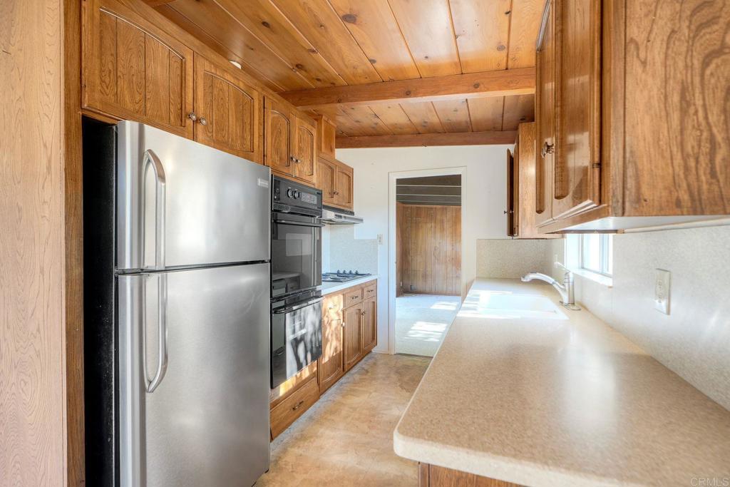 2035 Basswood Avenue