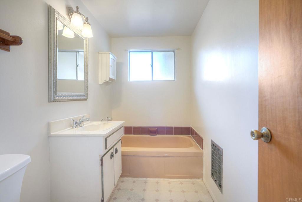 2035 Basswood Avenue