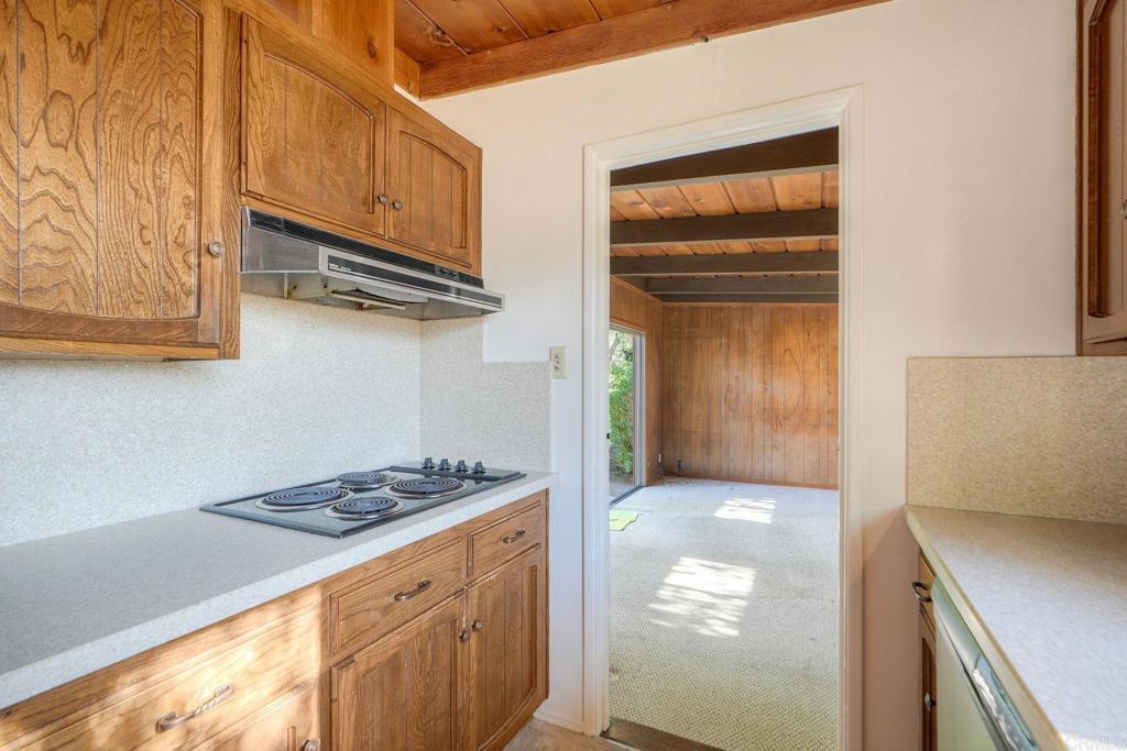 2035 Basswood Avenue