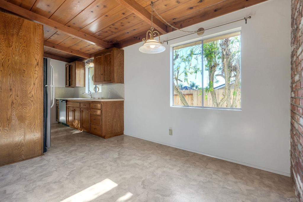 2035 Basswood Avenue