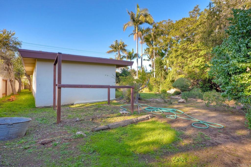 2035 Basswood Avenue