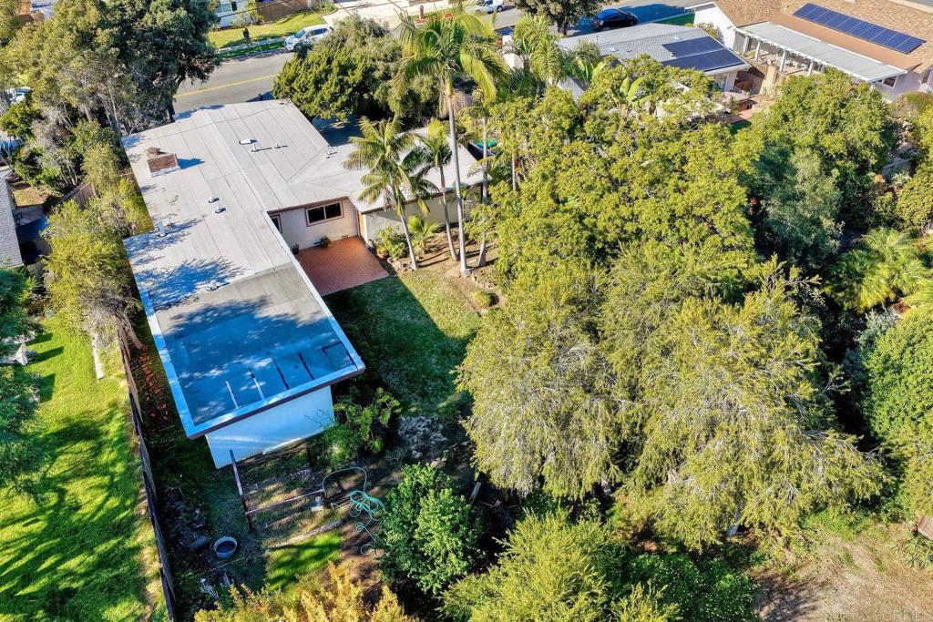 2035 Basswood Avenue