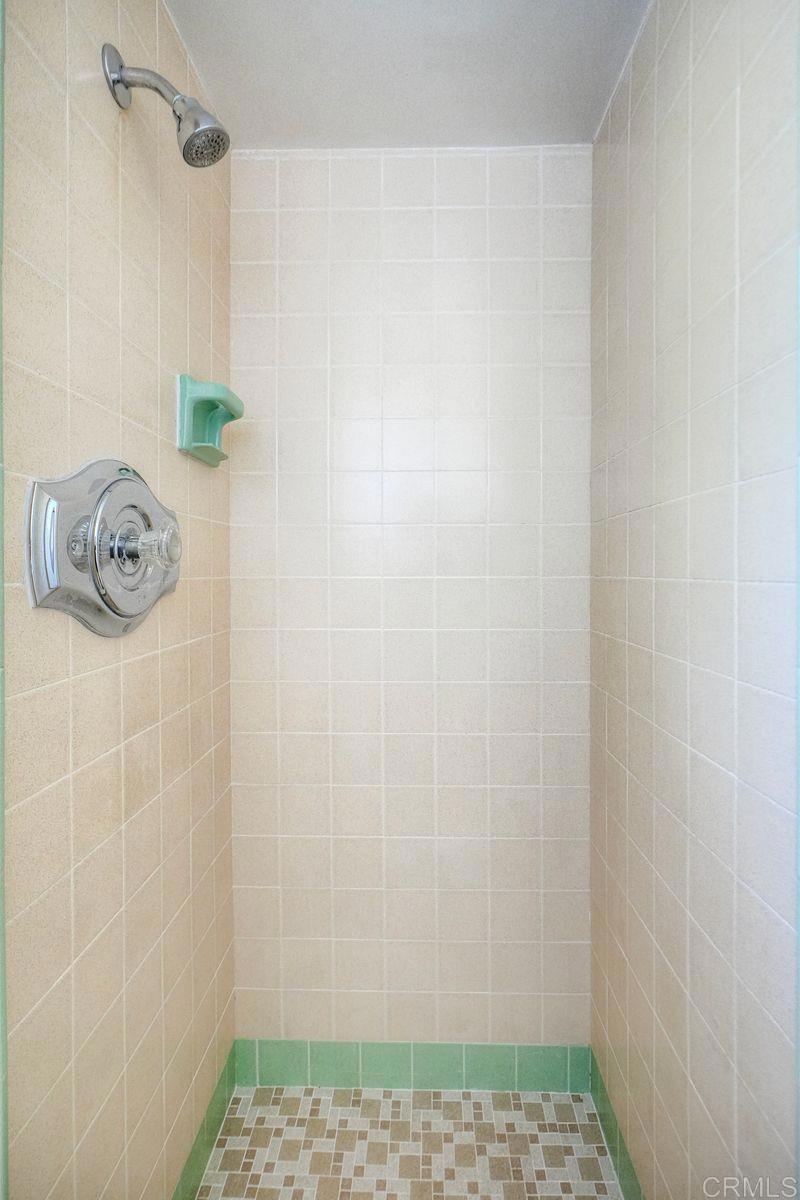 2035 Basswood Avenue