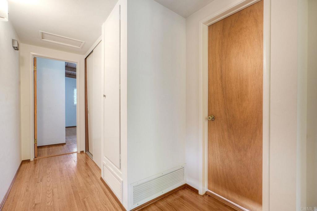 2035 Basswood Avenue