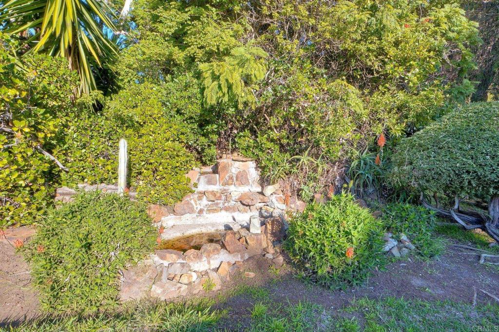 2035 Basswood Avenue