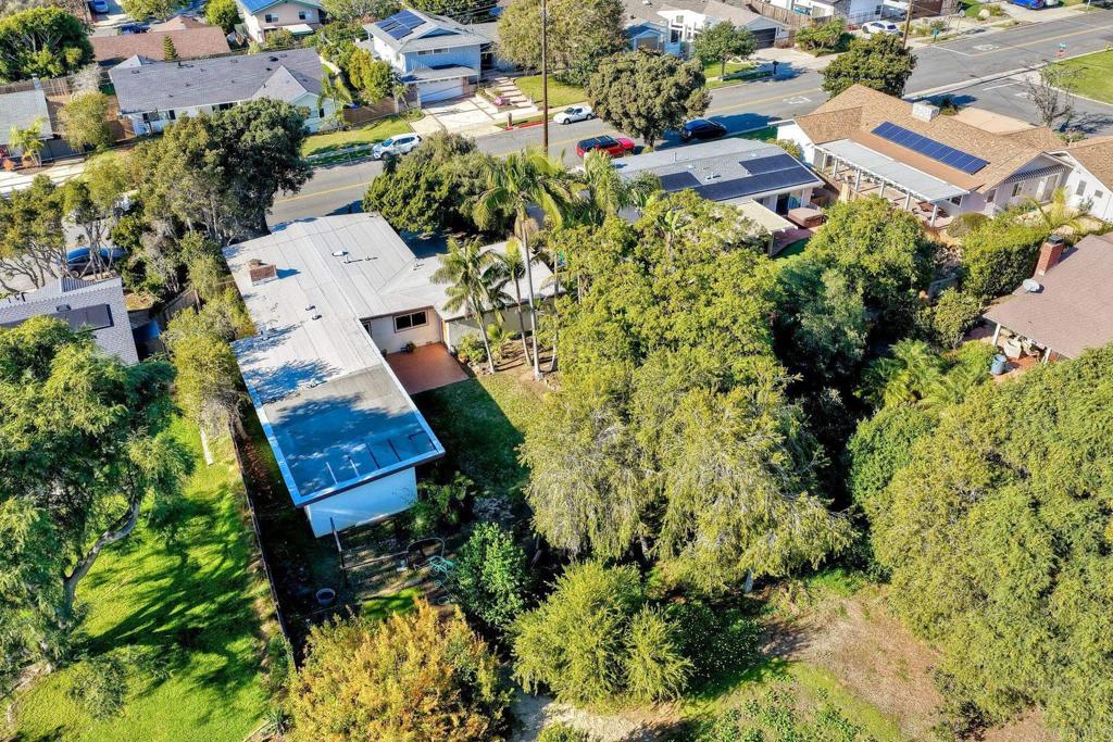 2035 Basswood Avenue