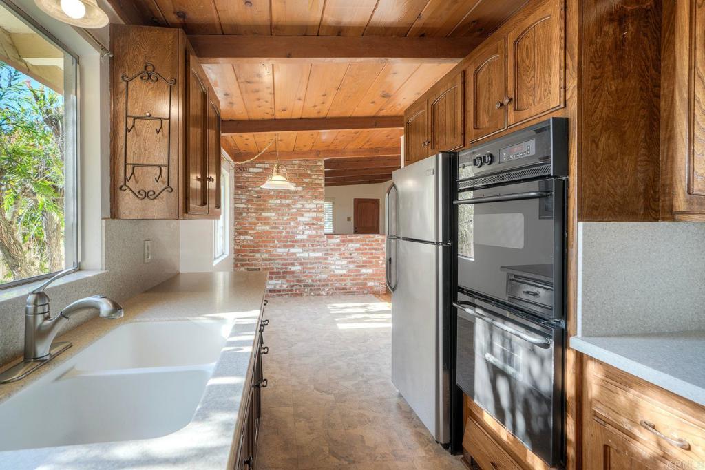 2035 Basswood Avenue