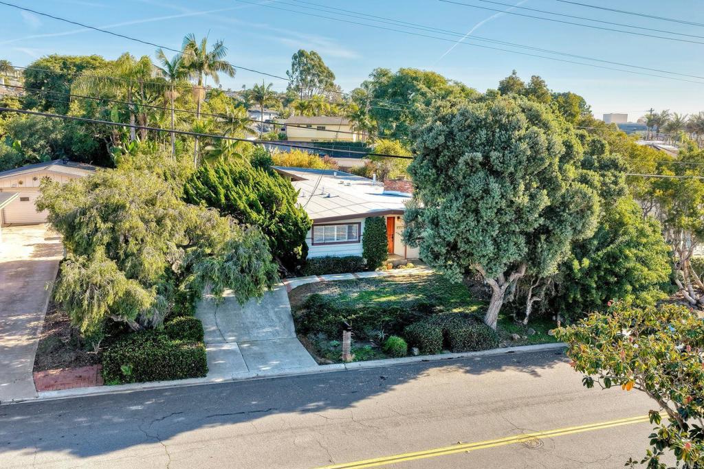 2035 Basswood Avenue