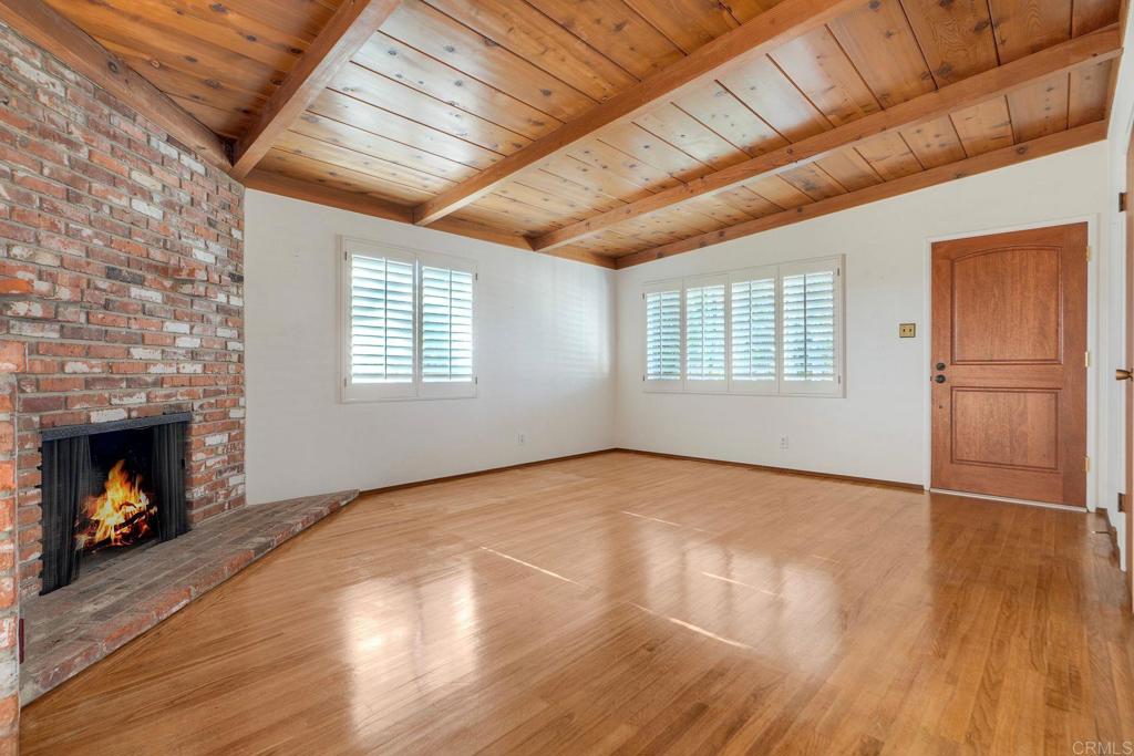 2035 Basswood Avenue