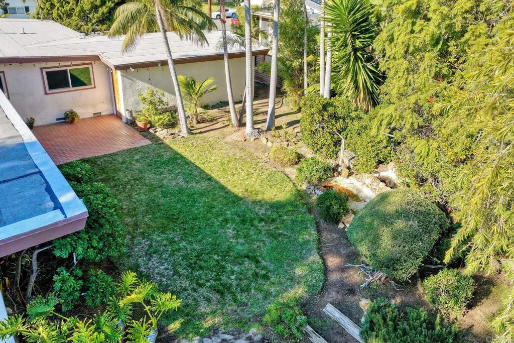 2035 Basswood Avenue