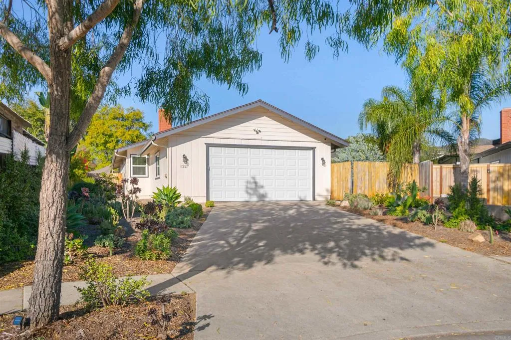 1227 Dolphin Circle