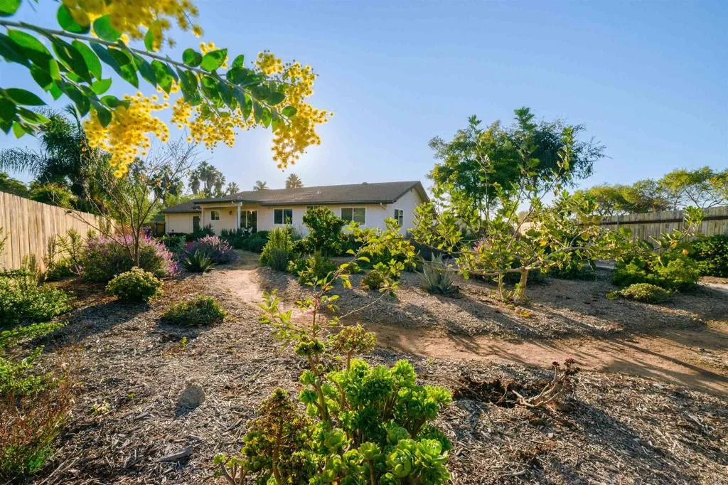1227 Dolphin Circle