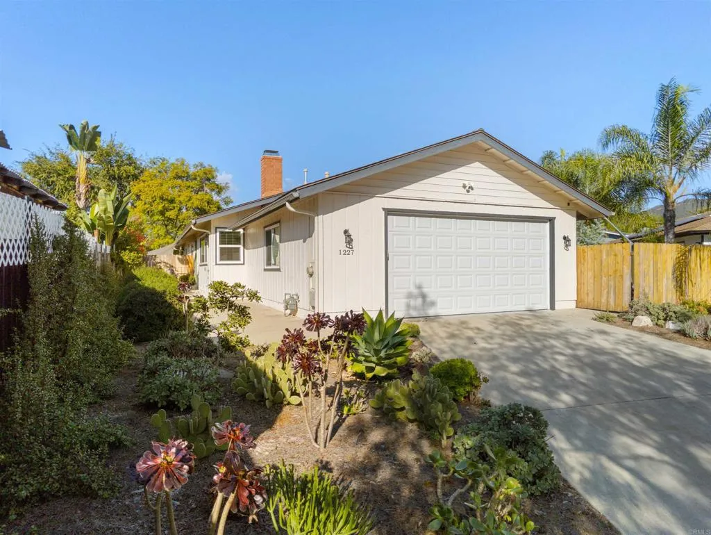 1227 Dolphin Circle