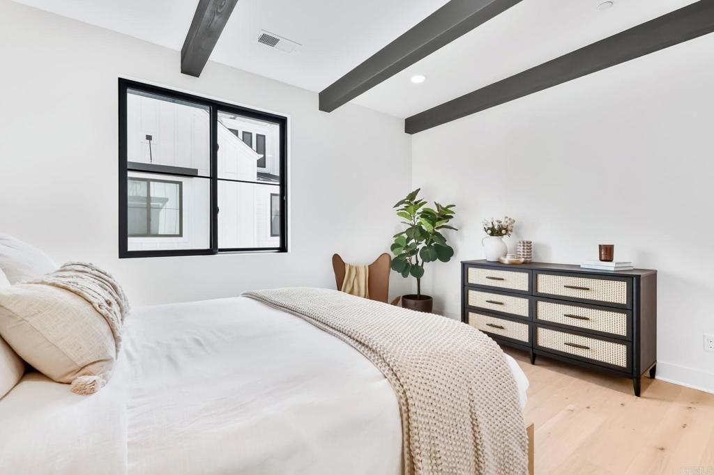 1400 Anacona Place 105