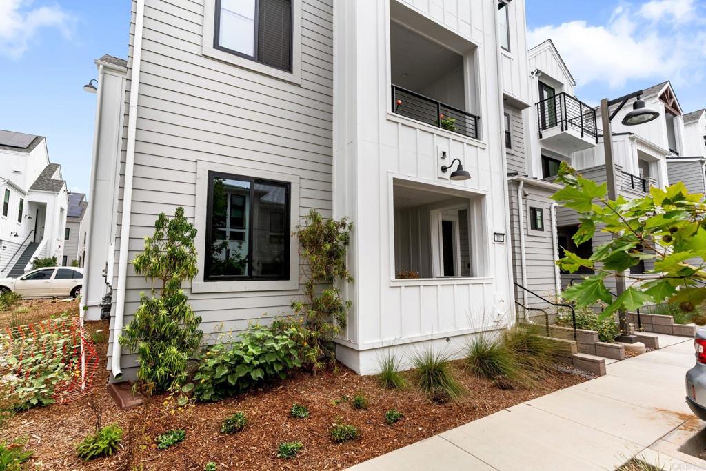 1400 Anacona Place 105