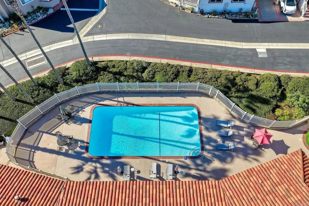 6506 Oceanview Drive