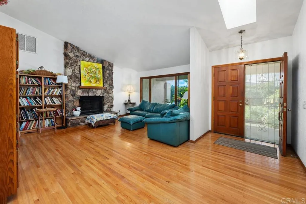 2360 Lone Oak